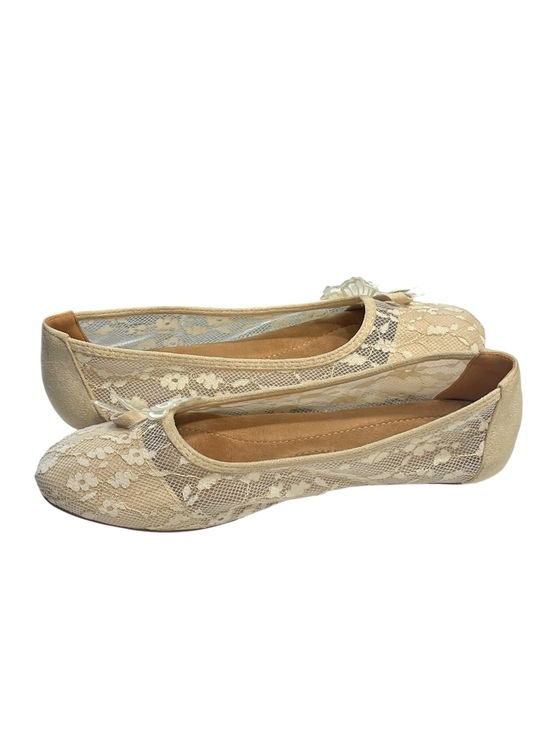 Source Unknown Shoes - Lace Beige Flats with Butterfly Embellishment- Size 40/9